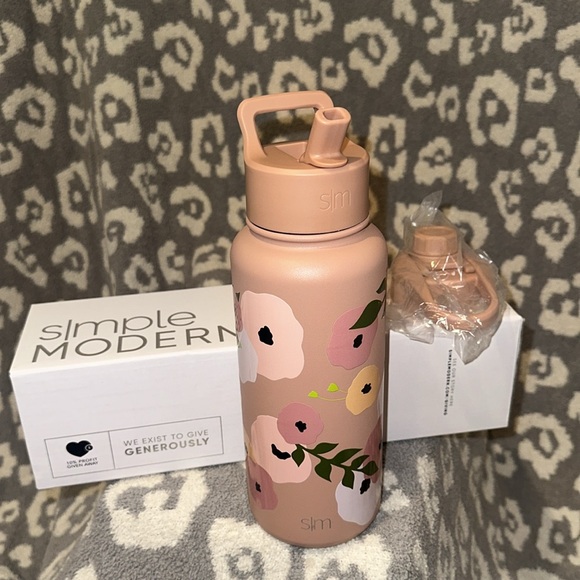 Simple Modern 32oz Summit Water Bottle with Straw & Chug Lid in Garden Party 😍 - Picture 13 of 17